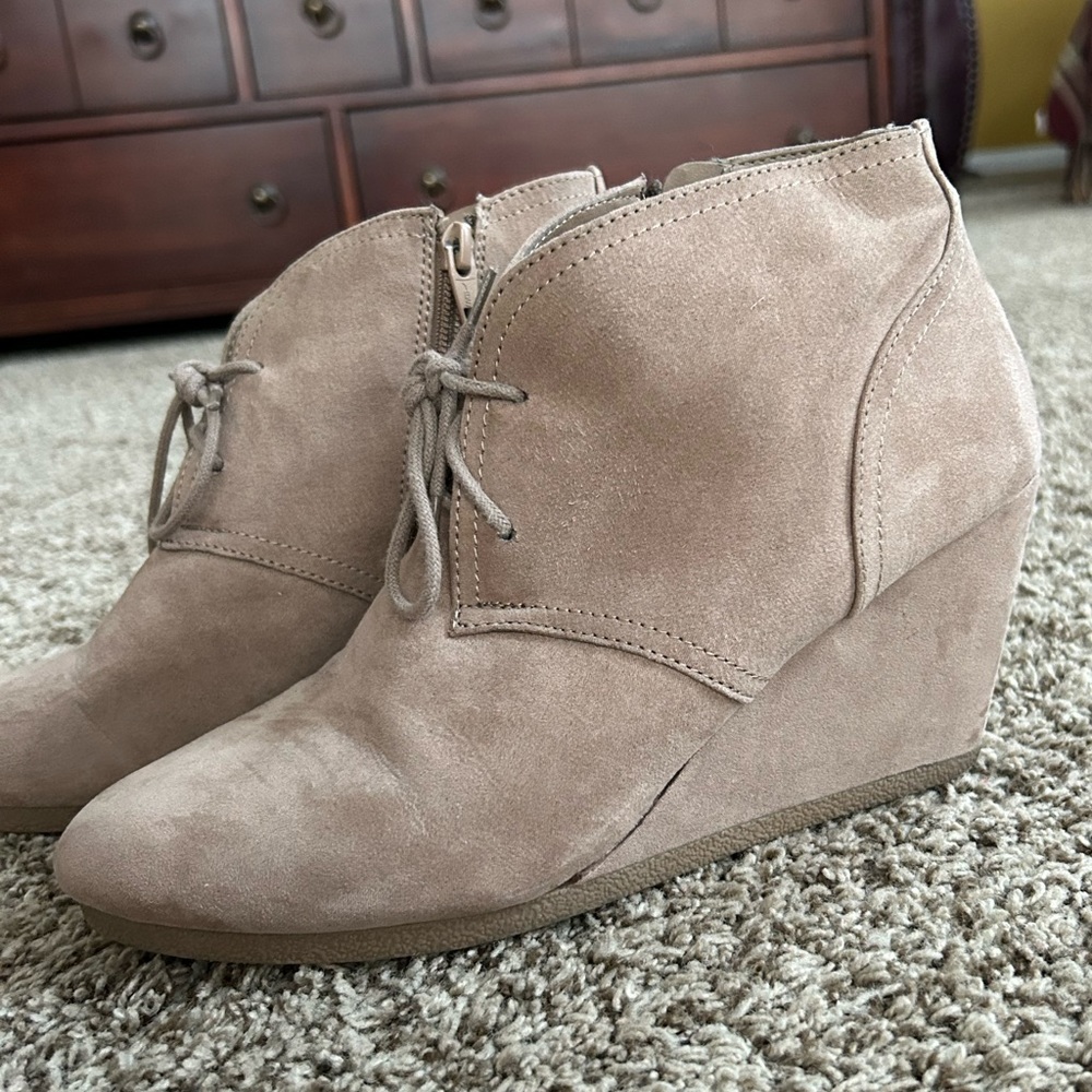 Suede Wedge Ankle Boots (Booties) Women’s 9.5 - Universal Thread